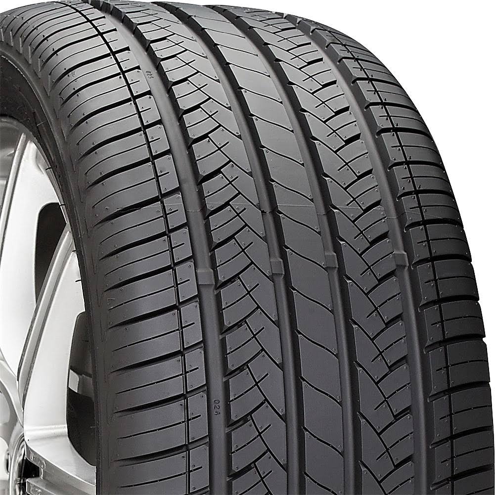 225/40R19 93W Tire M84527