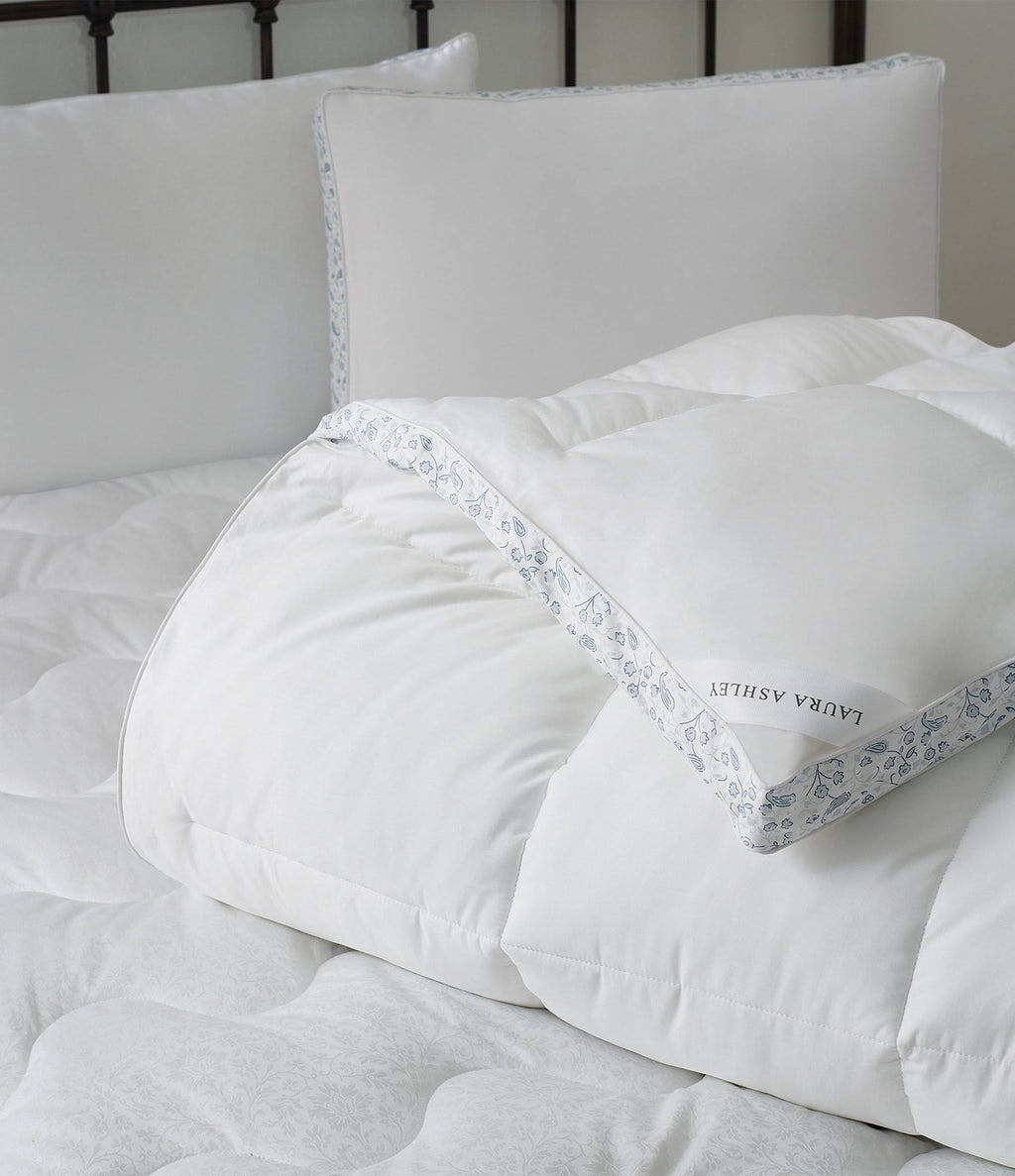 Twin Cotton Sateen Comforter with Floral Gusset B90394
