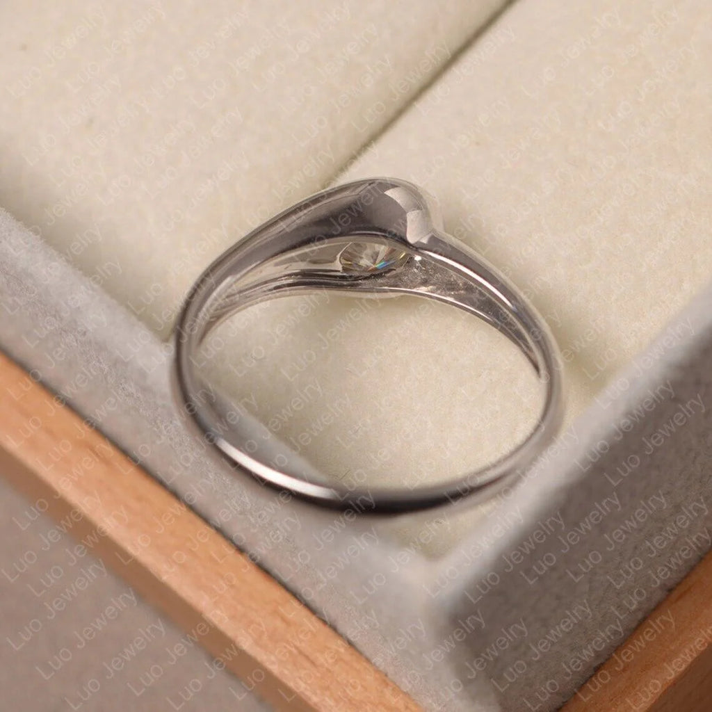 Oval Cut Solitaire Engagement Ring K767313