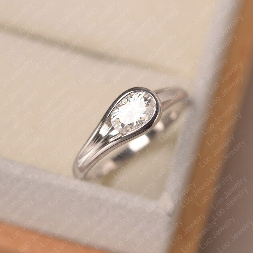 Oval Cut Solitaire Engagement Ring K767313
